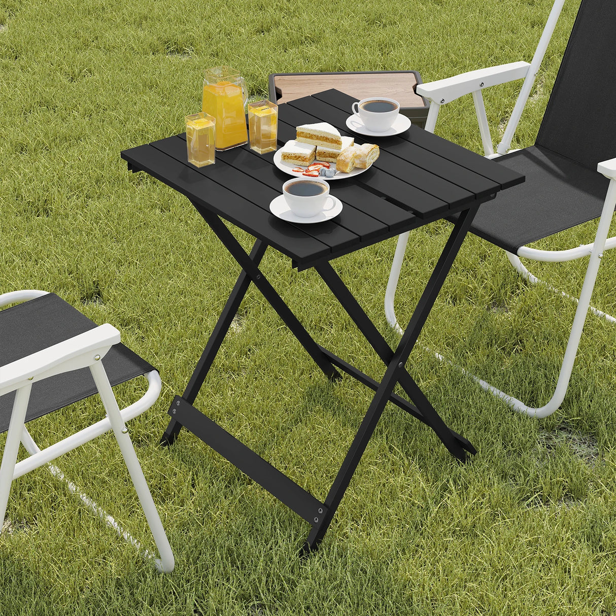 Lichtgewicht aluminium campingtafel van BukkitBow, opvouwbaar en ideaal voor kampeer- en outdooractiviteiten.
