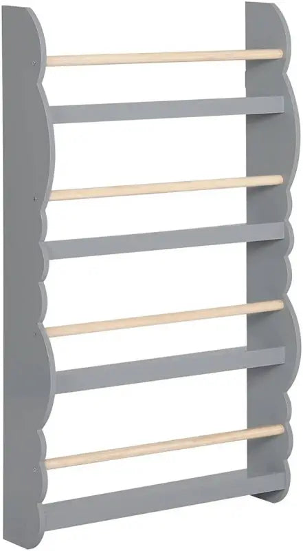 Houten kinderboekenkast van BukkitBow met meerdere boekenplanken, geschikt voor de kinder- of speelkamer.