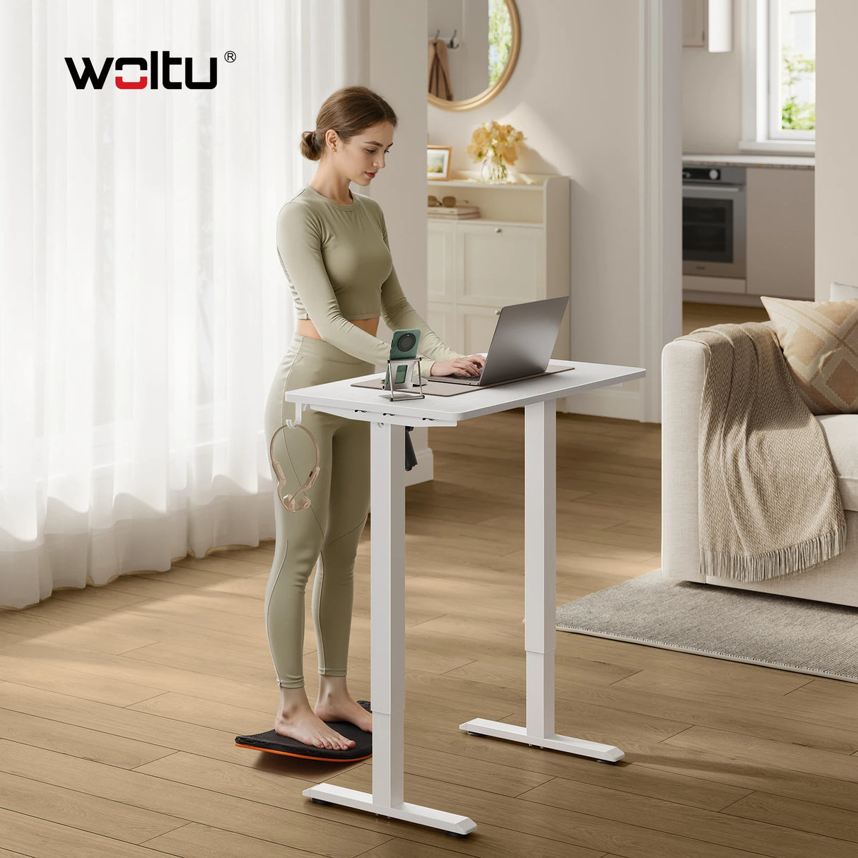 Elektrisch verstelbaar bureau van BukkitBow met 3 geheugenstanden, geschikt als zit-sta bureau, met een modern design.