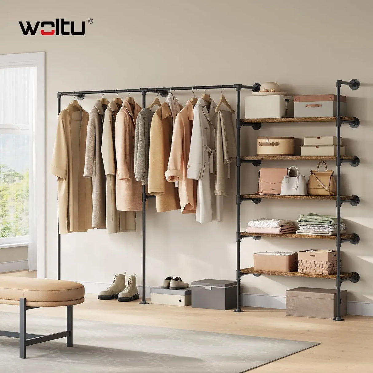 Industrieel open kledingrek van BukkitBow, wandmontage, metalen ontwerp voor moderne opslag en presentatie van kleding.