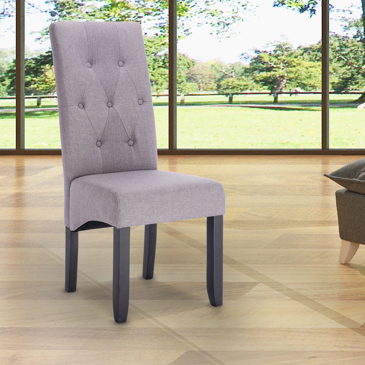 Twee BukkitBow klassieke eetkamerstoelen met hoge rugleuning, stevig frame en comfortabele zitting, set van 2 stuks.