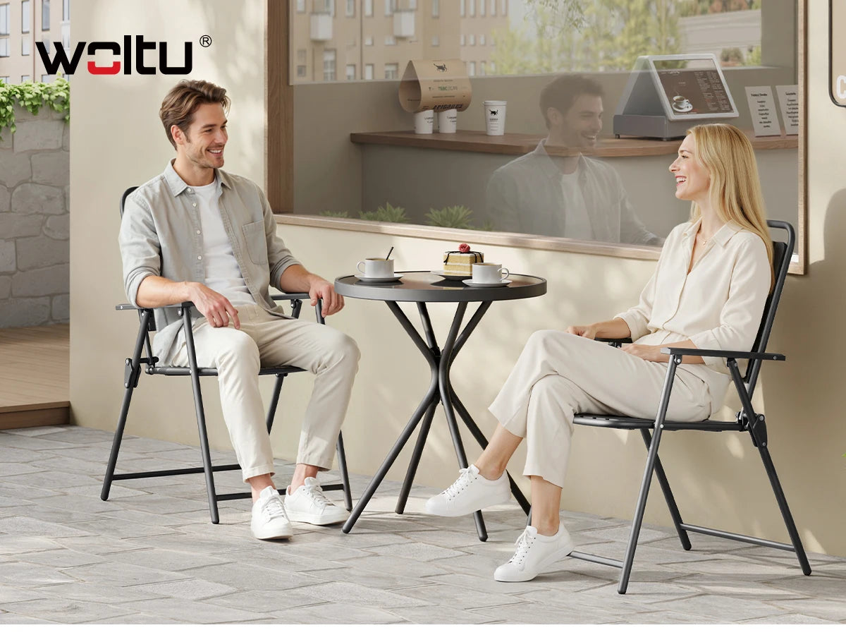 Luxe BukkitBow 3-delige bistroset met glazen tafel en klapstoelen, perfect voor buiten of kleine terrassen.
