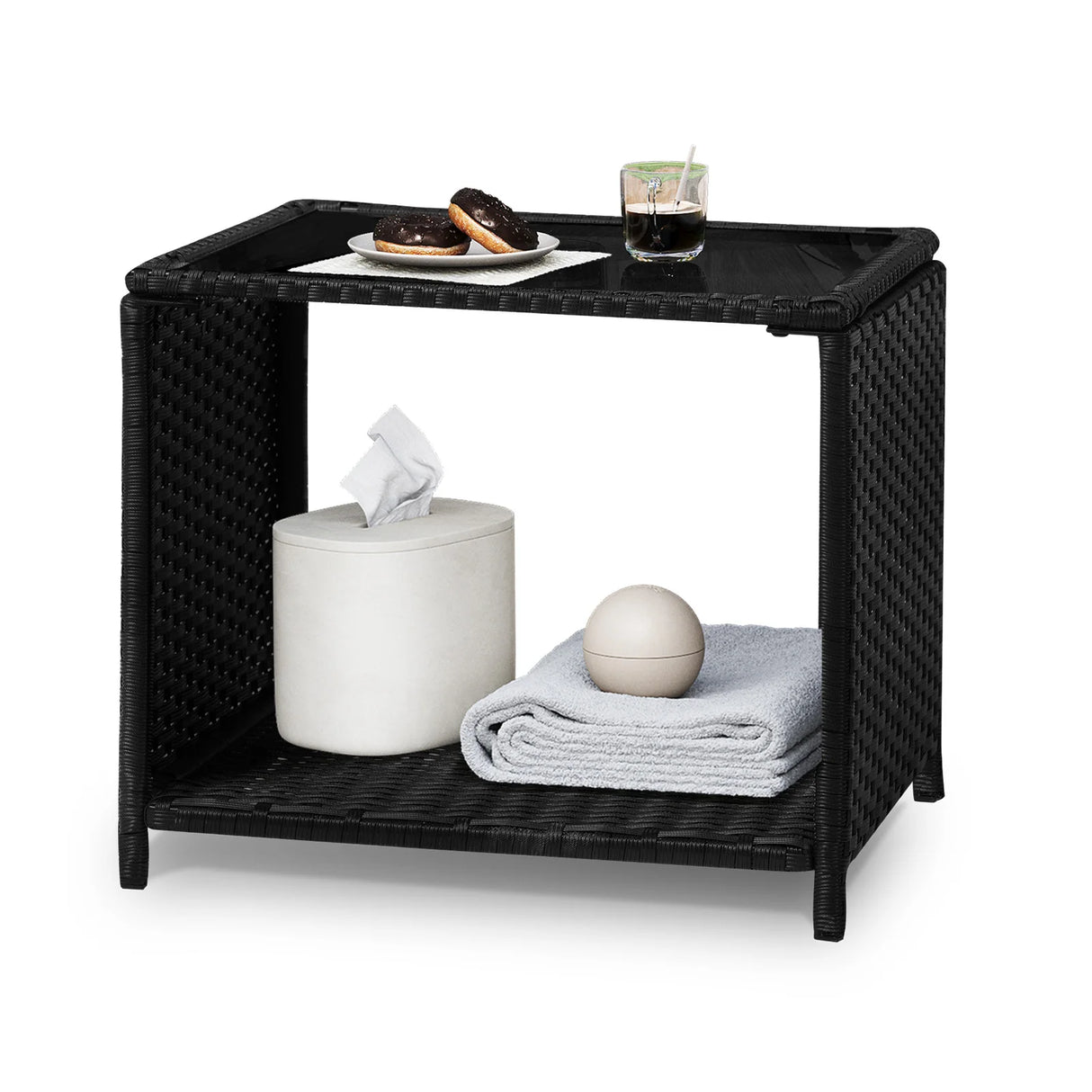Luxe polyrattan bijzettafel van BukkitBow met glasplaat en opbergvak, geschikt voor buitengebruik, stijlvolle tuin- of terrasaccessoire.