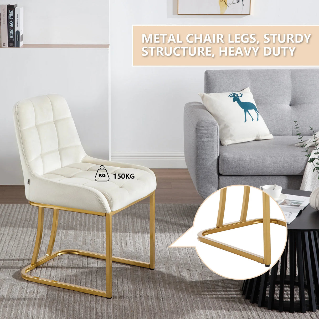 Twee luxe velvet eetkamerstoelen van BukkitBow met gouden frame, elegant ontwerp en comfortabele zitruimte.