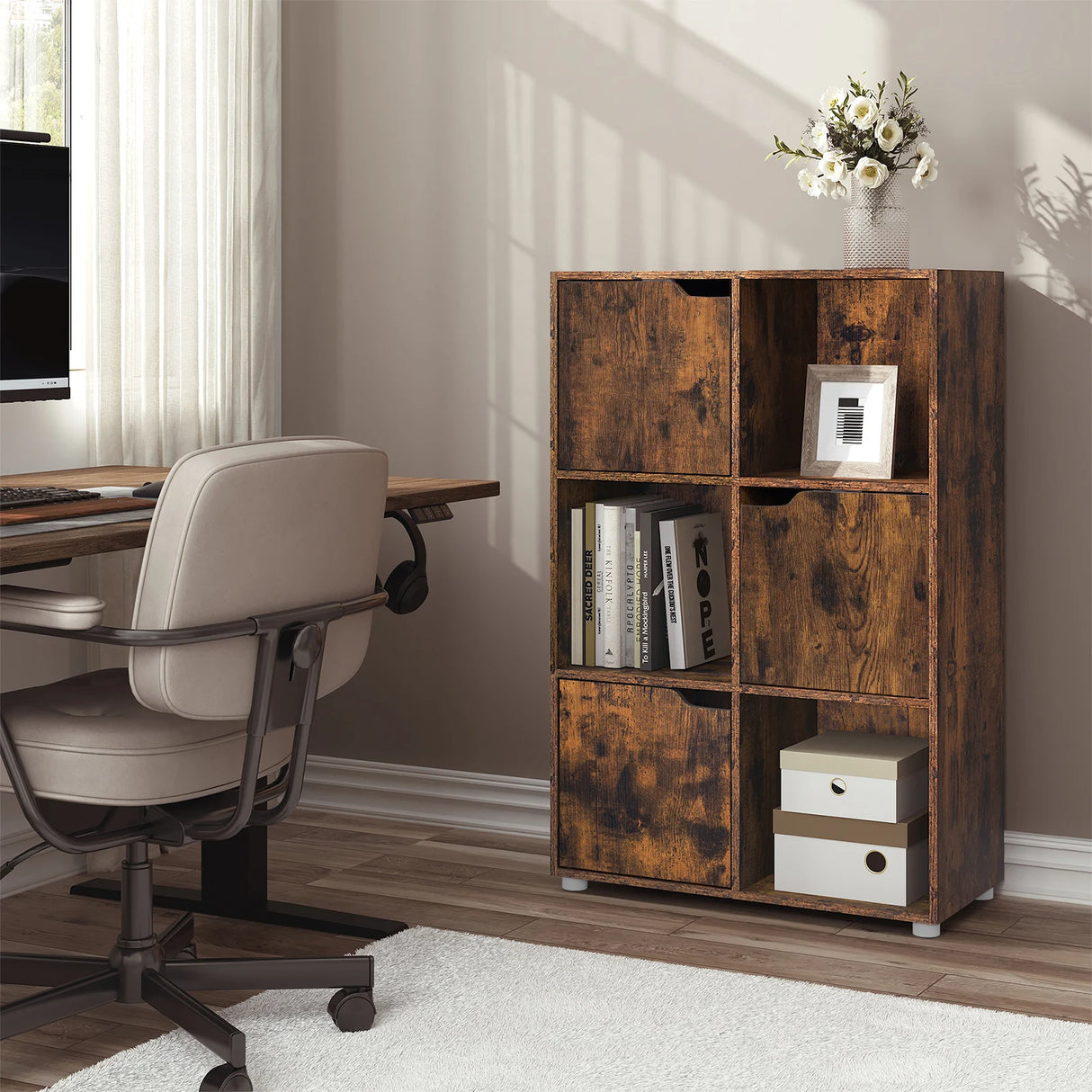 Moderne BukkitBow boekenkast met 6 open vakken en 3 deurtjes in Scandinavisch design, zwart houten afwerking.