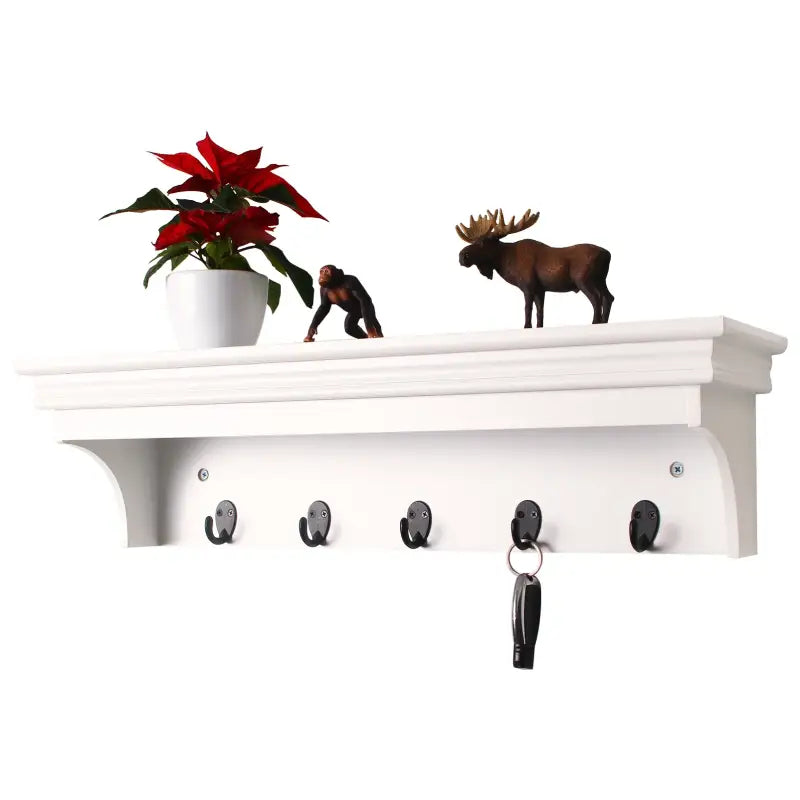 BukkitBow muurkapstok in barokdesign met 5 haken, mat wit MDF hout, afmeting 60x16x16 cm, elegante opbergoplossing voor hal.