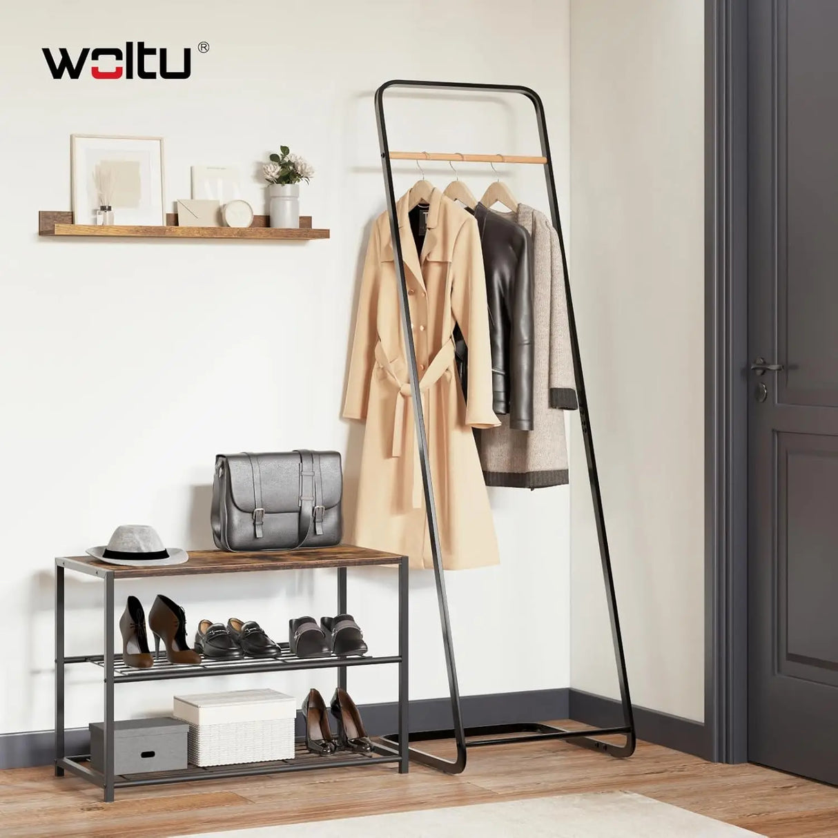Ruimtebesparend L-vormig kledingrek van BukkitBow met modern metalen design en stevige structuur, geschikt voor garderobe en slaapkamer.