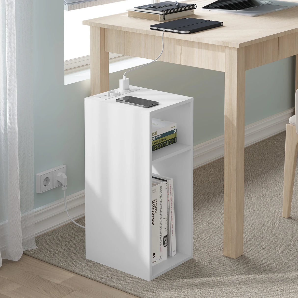 Smal BukkitBow nachtkastje met stopcontact en USB-poorten, houten kastje met lade en moderne uitstraling.