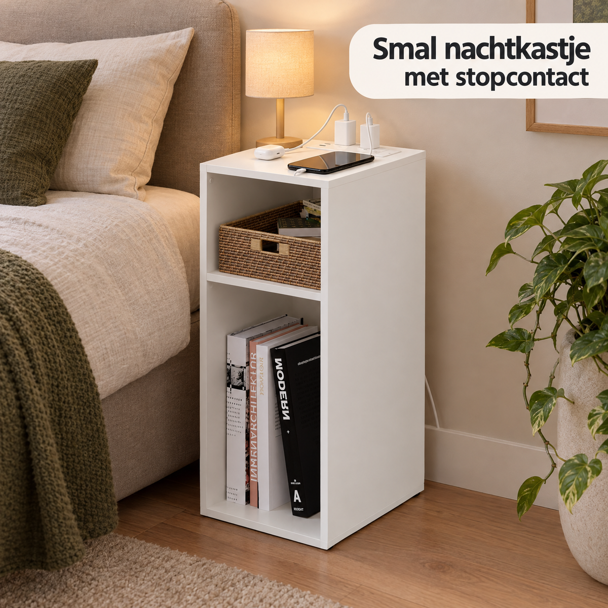 Wit nachtkastje van BukkitBow met stopcontact en 2 USB-poorten, 25 cm breed, geschikt voor naast het bed.