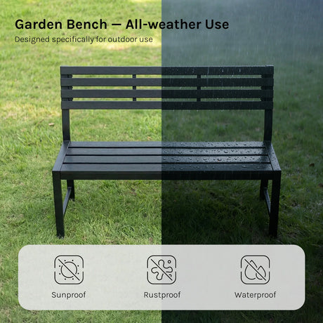 Moderne BukkitBow tuinbank met houten latten en metalen frame, geschikt voor buitengebruik, in een stijlvolle tuinsetting