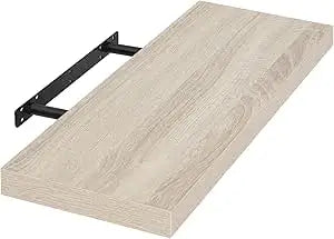 Lichte eikenlook zwevende wandplank van BukkitBow met verborgen bevestiging, 25-120 cm, geschikt voor moderne interieurdecoratie.