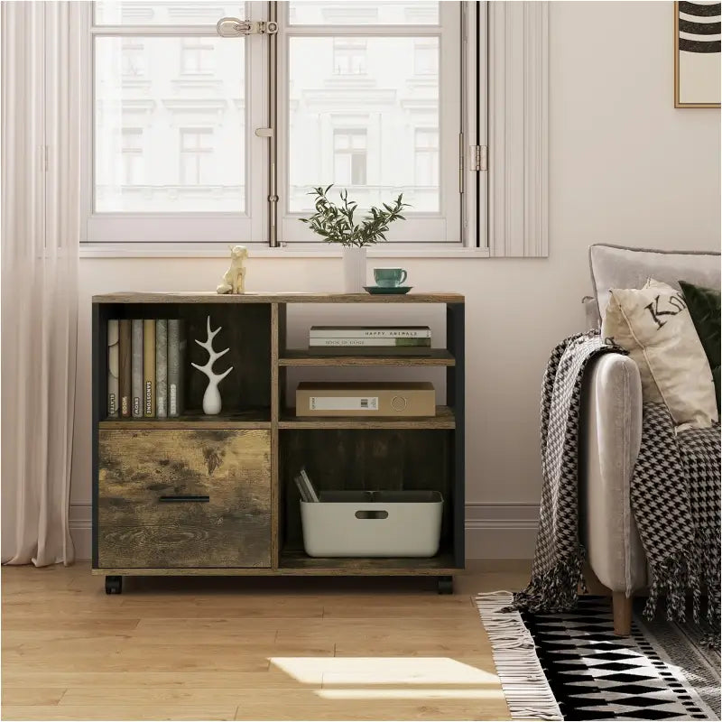 BukkitBow archiefkast op wieltjes met industrieel zwart metalen frame en vintage bruine houten afwerking, geschikt voor kantoor.