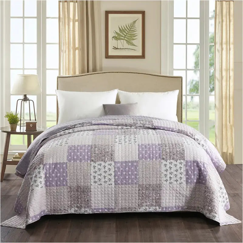 Dik gewatteerd BukkitBow bedsprei met patchwork patroon, zacht en duurzaam, verkrijgbaar in diverse maten en kleuren.