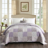 Dik gewatteerd BukkitBow bedsprei met patchwork patroon, zacht en duurzaam, verkrijgbaar in diverse maten en kleuren.