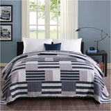Dik gewatteerde BukkitBow bedsprei met patchwork patroon, in diverse maten en kleuren, zacht en duurzaam voor een gezellige slaapkamer.