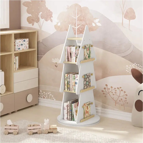 Kinderboekenkast van BukkitBow met 360° draaibare plank, kerstboomvorm, 4 planken, ophanghaken, wit en bruin hout, kindvriendelijk design.
