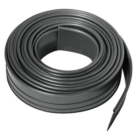 Flexibele kunststof gazonrand van BukkitBow, buigbaar en op maat te knippen met verbindingspinnen, 600 cm lang.