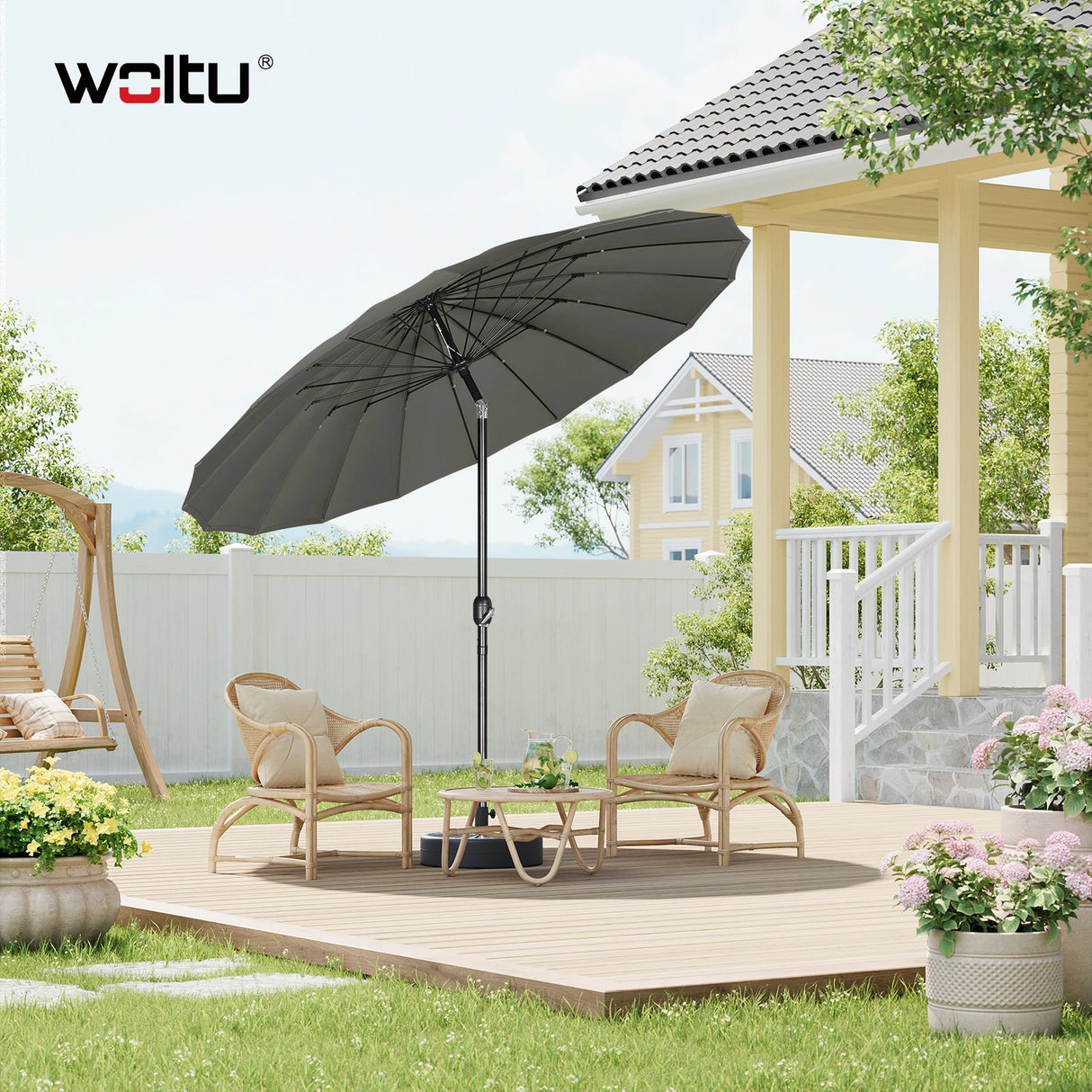 Grote ronde BukkitBow tuinparasol met 18 glasvezel baleinen, kantelbaar en geschikt voor buitengebruik.