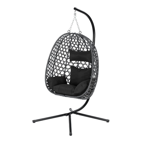 BukkitBow hangstoel met standaard en rotan hagendei, comfortabele zitting in een stijlvolle rotan en metalen frame.