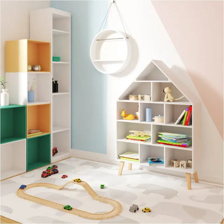 Huisvormige kinderboekenkast van BukkitBow in sterk grenenhout met 11 vakken, afmetingen 80x116x24cm, geschikt voor kinderboeken