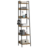 Industrieel ladderrek boekenkast van BukkitBow met 6 houten planken, 4 metalen haken en een stoer metalen frame.