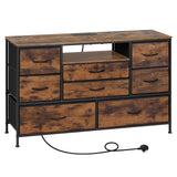 Industriele commode van BukkitBow met 8 laden, stopcontacten en LED-verlichting, zwart metalen frame en houten fronten.