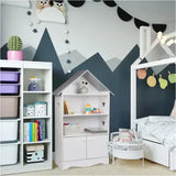 Witte en grijze BukkitBow kinderboekenkast met 3 planken en opbergkast in huisvorm, afmetingen 62x115x27cm.