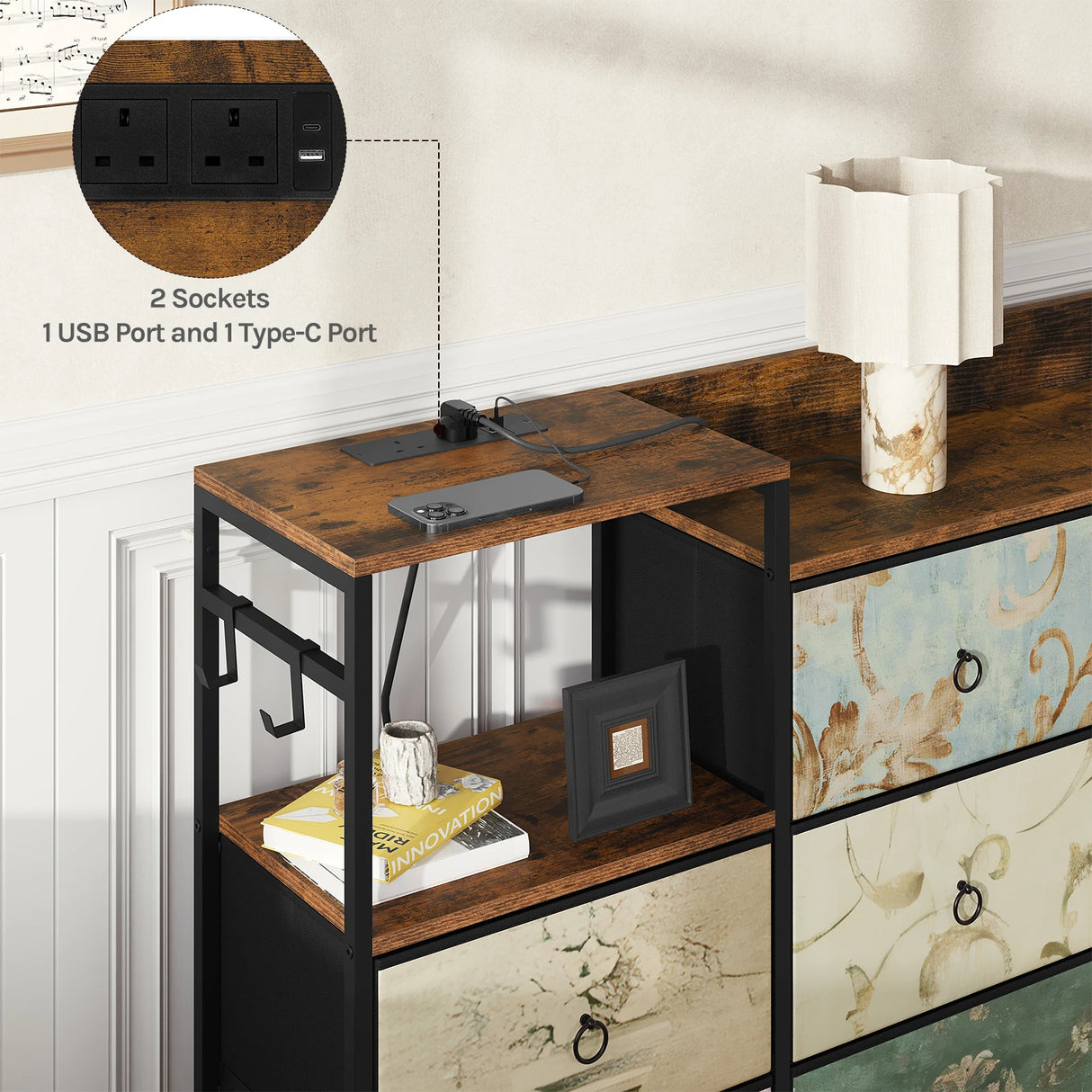 BukkitBow ladekast met 8 stoffen lades, hout en metalen frame, inclusief stopcontact en USB-poort voor opladen.