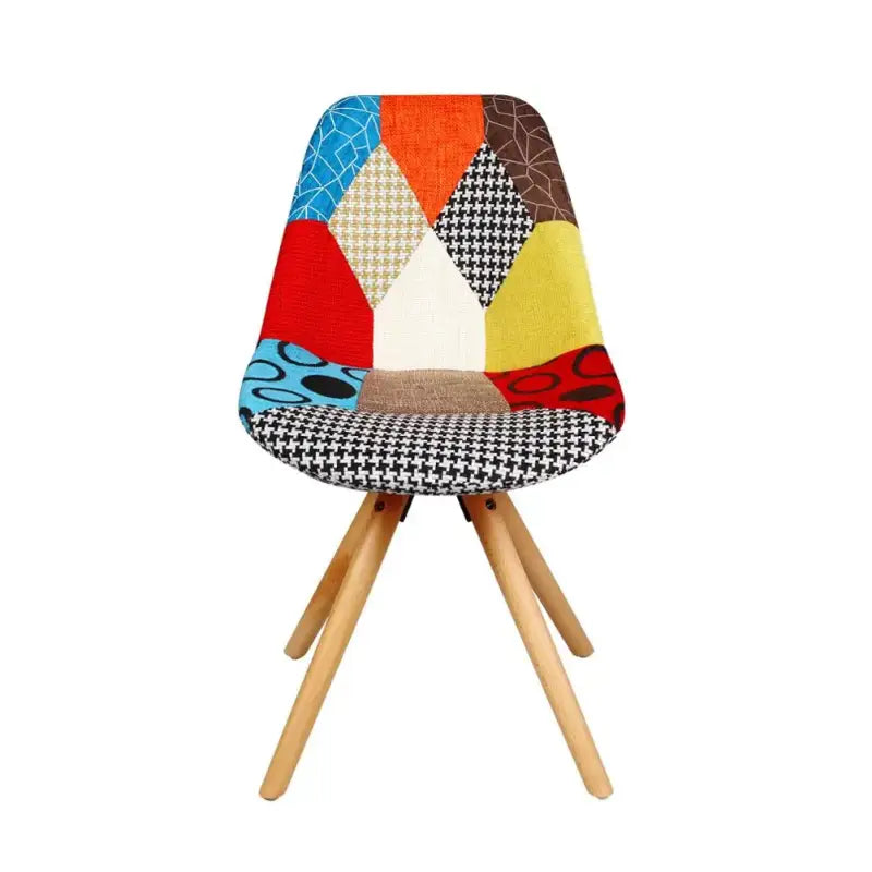 BukkitBow linnen eetkamerstoel met massief houten poten, ergonomisch zitcomfort en zithoogte van 42 cm.