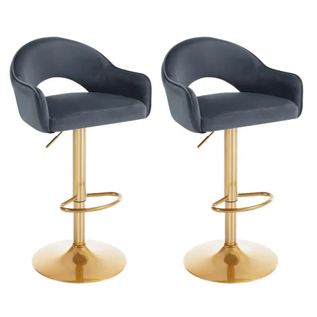 Set van 2 BukkitBow luxe barkrukken met velvet bekleding, rugleuning, voetensteun en goudkleurig onderstel.