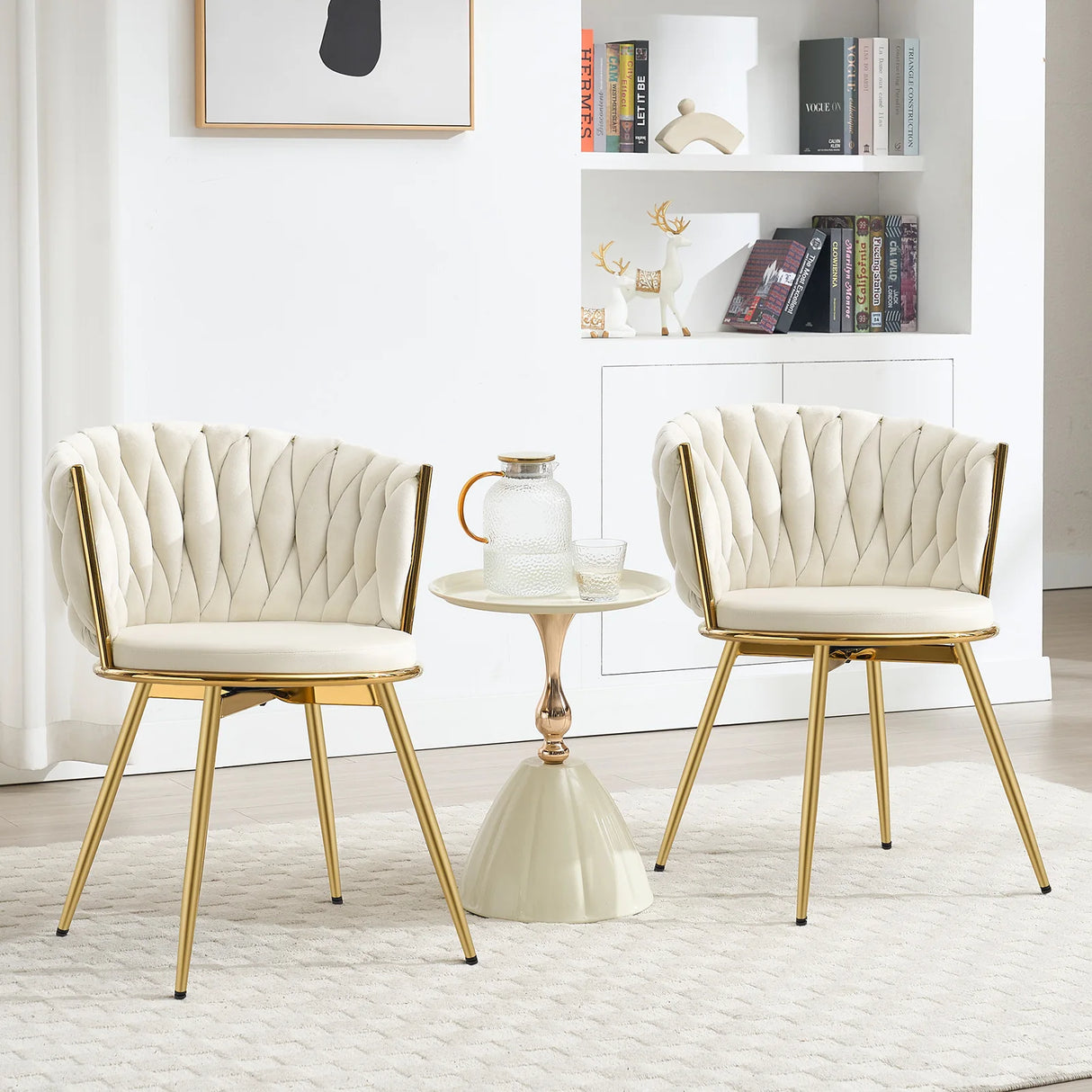 Set van 2 luxe BukkitBow draaibare velvet eetkamerstoelen, modern design, met zachte bekleding en stevige poten.