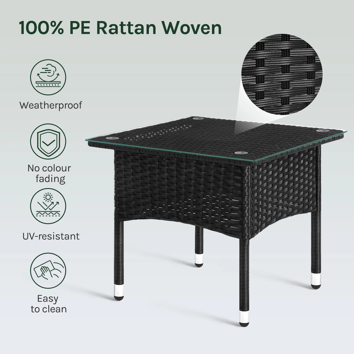 Luxe polyrattan bijzettafel van BukkitBow met gehard glazen blad, weerbestendig voor buitengebruik.