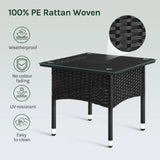 Luxe polyrattan bijzettafel van BukkitBow met gehard glazen blad, weerbestendig voor buitengebruik.