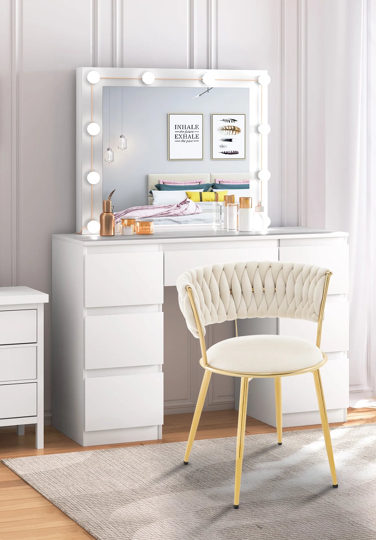 Set van 2 BukkitBow luxe velvet eetkamerstoelen met gouden onderstel, stijlvolle en comfortabele stoelen voor de eetkamer.