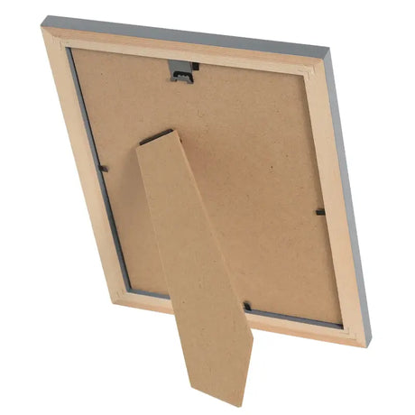 Massieve houten fotolijst van BukkitBow met glasbescherming, modern design en diverse maten voor stijlvolle fotopresentatie.