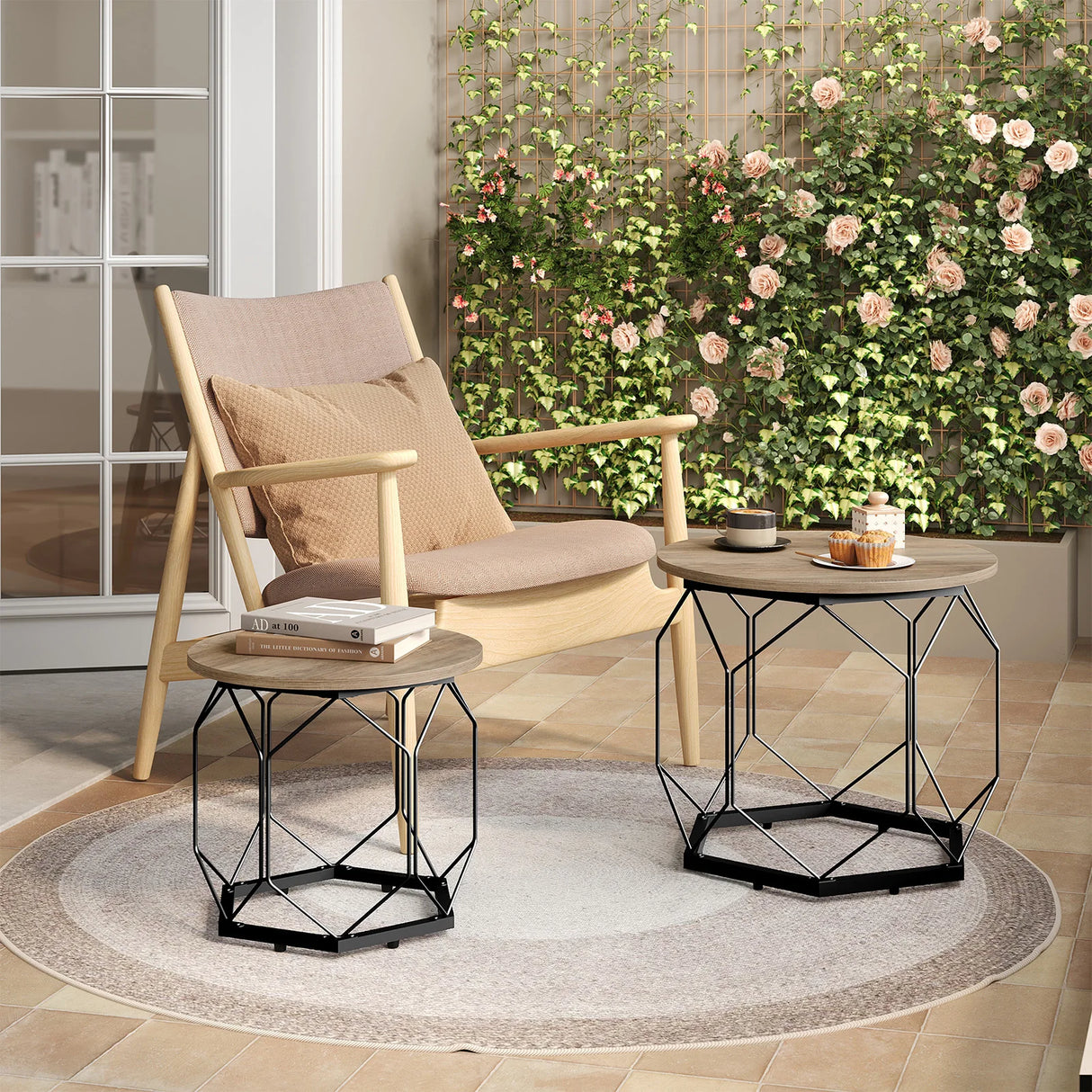 Set van twee moderne ronde salontafels van BukkitBow, met metalen frame en houten look, geschikt als bijzettafel.
