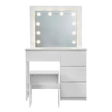 Moderne witte BukkitBow kaptafel met LED-spiegel, kruk en vier ladekasten, ideaal voor een stijlvolle slaapkamer of kleedkamer.