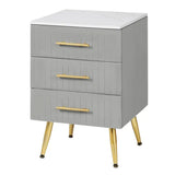 BukkitBow nachtkastje van fluweel met gouden poten, 3 lades, afmetingen 40x40x60cm, elegant en modern design.