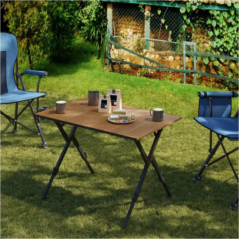 BukkitBow opvouwbare campingtafel van aluminium en kunststof met houtlook, verstelbare hoogte en 50 kg draagvermogen.