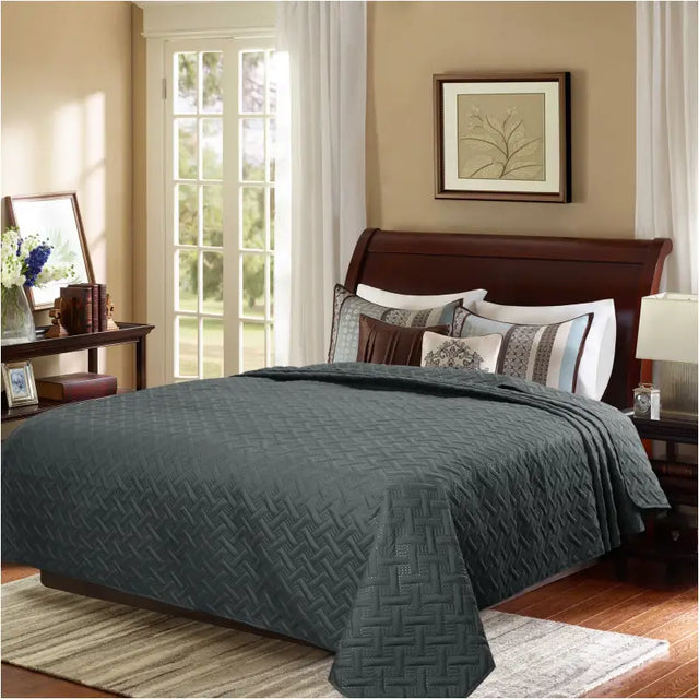 BukkitBow Ultrasone bedsprei van 100% microvezel met geometrische patronen in donkergrijs en grijs, lichtgewicht en beschikbaar in meerdere maten.