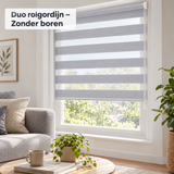 Duo rolgordijn van BukkitBow in grijs met kettingbediening, zonder boren, in interieur met raam en gordijnstijl