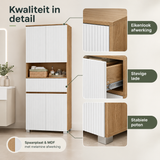 Detail van materiaal en afwerking van hoge badkamerkast