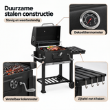 Detail van materiaal en afwerking van houtskoolbarbecue op wielen