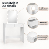 Detail van materiaal en afwerking van kaptafel met spiegel en verlichting