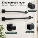 Detail van materiaal en afwerking van kledingroede muur