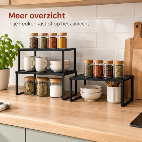 Set van 2 zwarte metalen kruidenrekken van BukkitBow, stapelbaar en ideaal voor het organiseren van kruiden in de keuken.