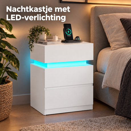 Wit nachtkastje met LED-verlichting, USB-poort, 2 stopcontacten en klepvak, geschikt voor slaapkamergebruik.