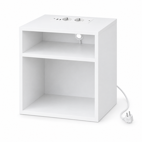 Wit nachtkastje van BukkitBow met stopcontact, USB en USB-C, twee open vakken voor opbergruimte.