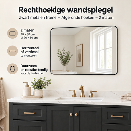 Rechthoekige wandspiegel met zwart metalen frame en afgeronde hoeken, verkrijgbaar in twee maten.