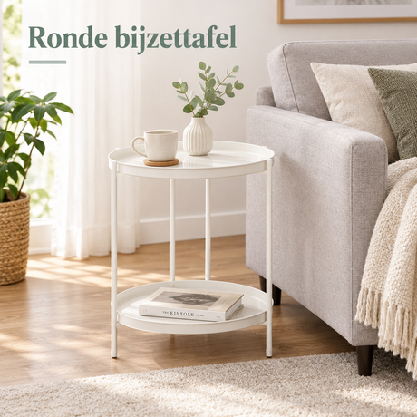 Ronde bijzettafel van BukkitBow met metalen frame en twee afneembare dienbladen, afmetingen 44×53 cm, in een woonruimte.